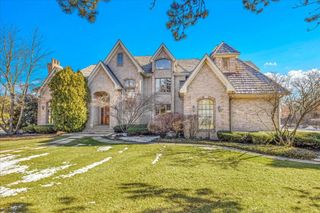 601 Ambriance Drive, Burr Ridge, IL 60527