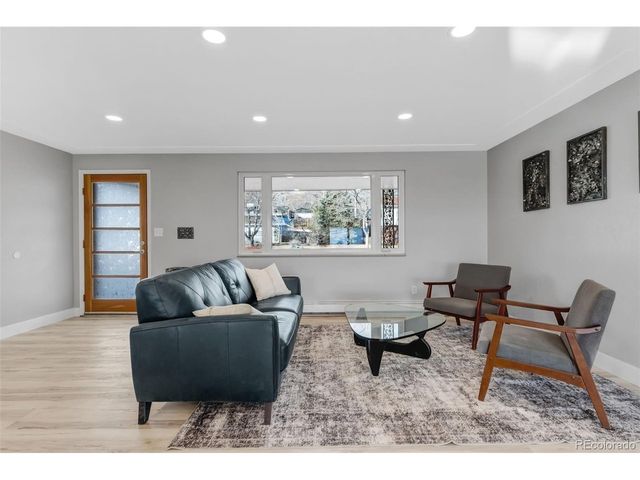 960 S Arbutus St, Lakewood, CO 80228