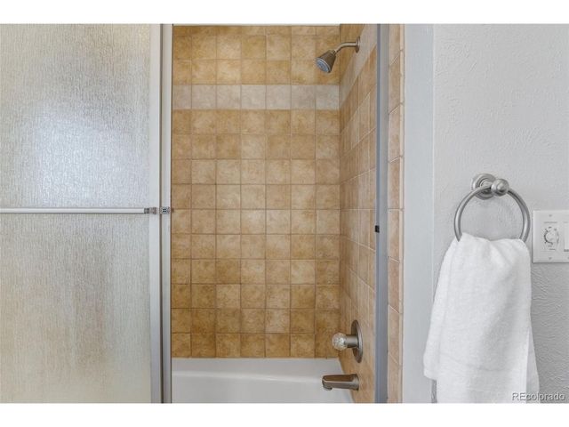 960 S Arbutus St, Lakewood, CO 80228