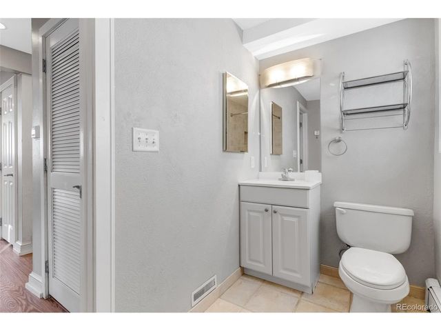 960 S Arbutus St, Lakewood, CO 80228