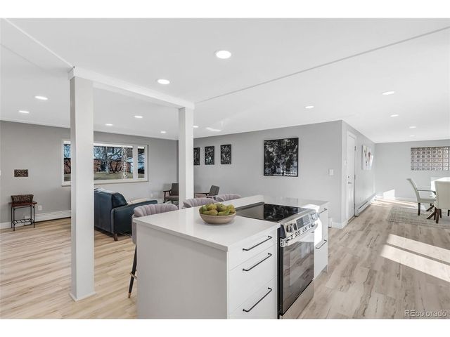 960 S Arbutus St, Lakewood, CO 80228