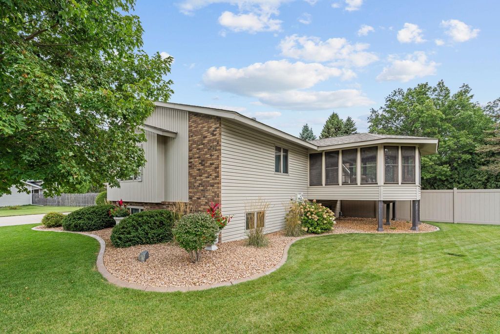 4760 Larson Road, Shoreview, MN 55126 — photo 4