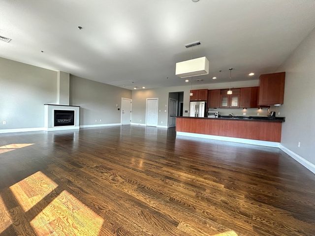 75-83 Boylston St R3, Brookline, MA 02445