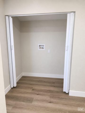 1006 6th Street, Bakersfield, CA 93304