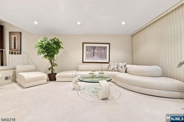 18 Druid Hill Drive, Par-troy Hills Twp., NJ 07054