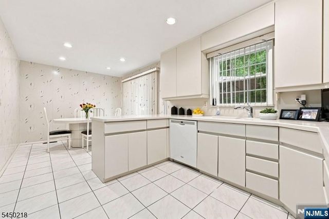 18 Druid Hill Drive, Par-troy Hills Twp., NJ 07054
