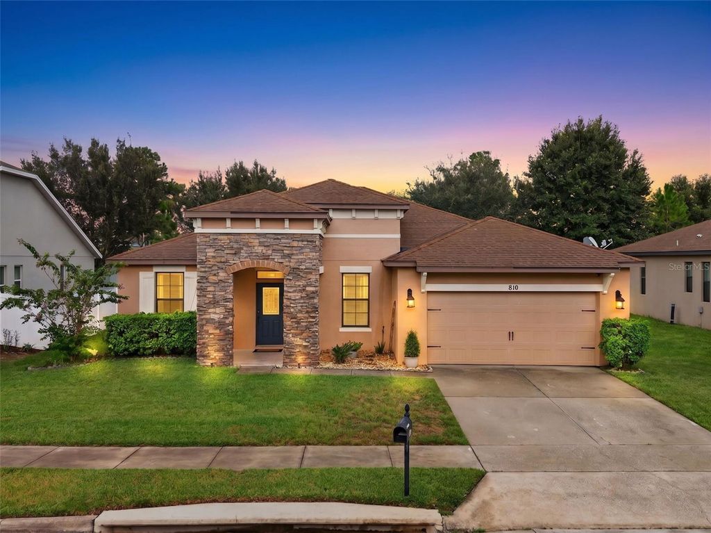 810 WOODS LANDING DRIVE, Minneola, FL 34715