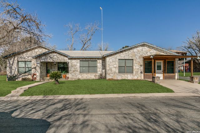 501 Green St., Poth, TX 78147