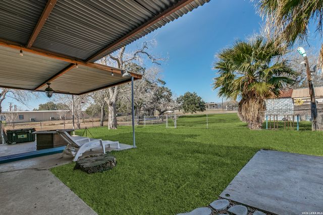 501 Green St., Poth, TX 78147