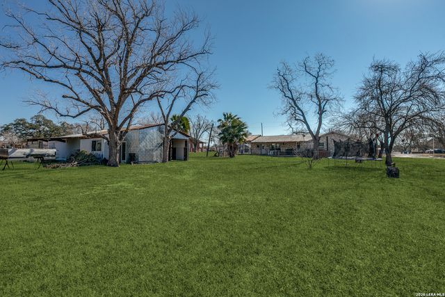 501 Green St., Poth, TX 78147