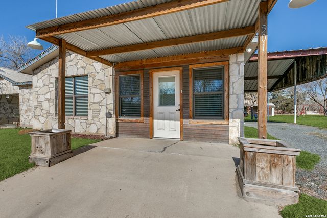 501 Green St., Poth, TX 78147