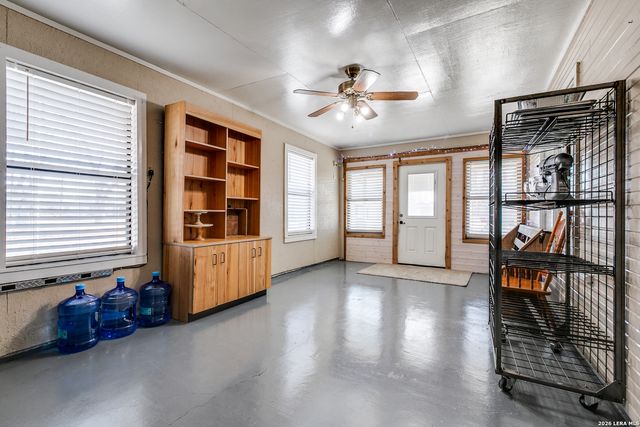 501 Green St., Poth, TX 78147