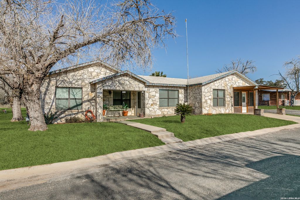 501 Green St., Poth, TX 78147