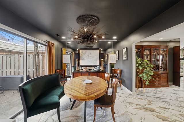 1475 Avignon Court, Highland Park, IL 60035