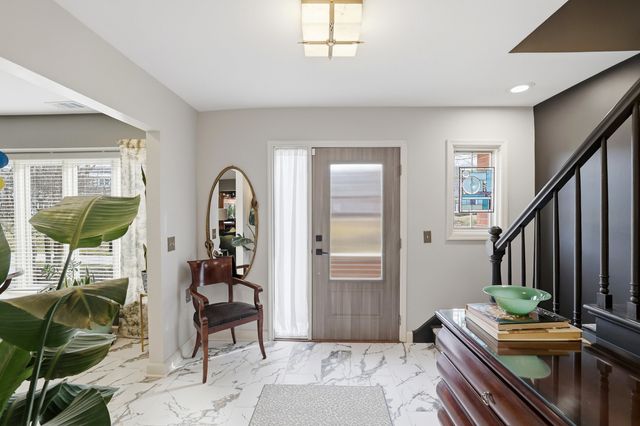 1475 Avignon Court, Highland Park, IL 60035