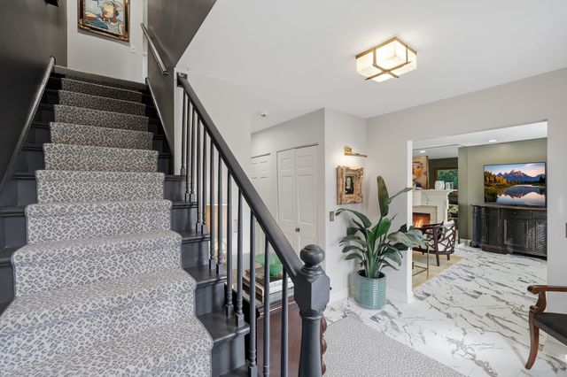 1475 Avignon Court, Highland Park, IL 60035