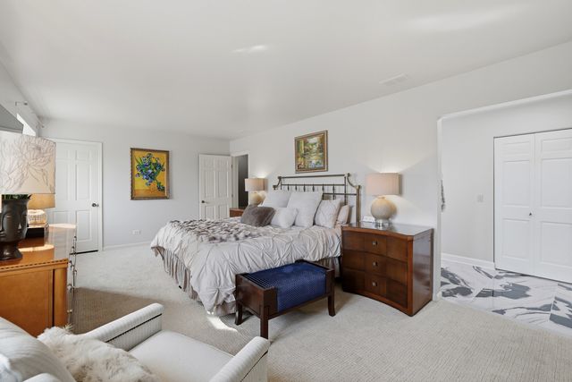 1475 Avignon Court, Highland Park, IL 60035