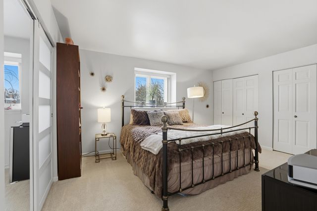 1475 Avignon Court, Highland Park, IL 60035