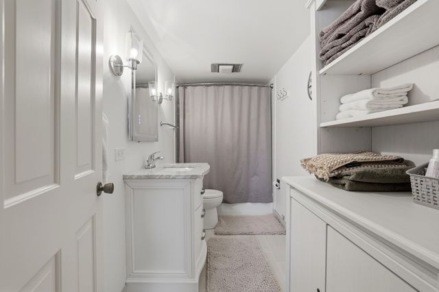 1475 Avignon Court, Highland Park, IL 60035