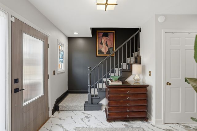 1475 Avignon Court, Highland Park, IL 60035