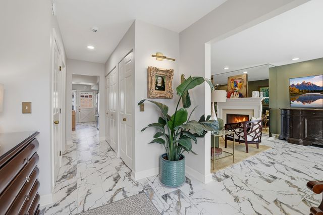 1475 Avignon Court, Highland Park, IL 60035