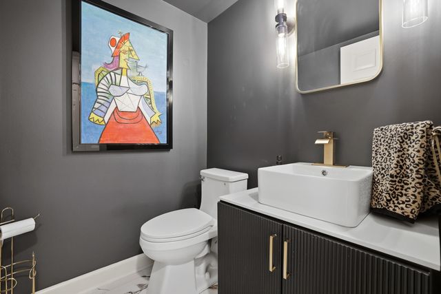 1475 Avignon Court, Highland Park, IL 60035