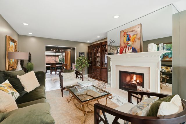 1475 Avignon Court, Highland Park, IL 60035