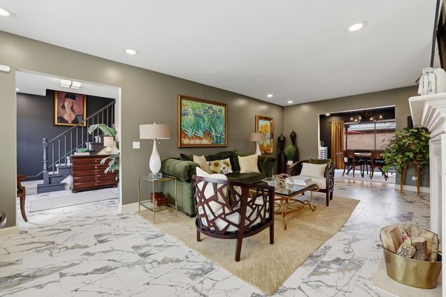 1475 Avignon Court, Highland Park, IL 60035