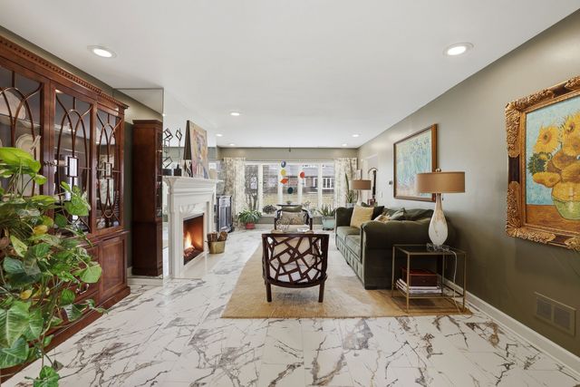 1475 Avignon Court, Highland Park, IL 60035