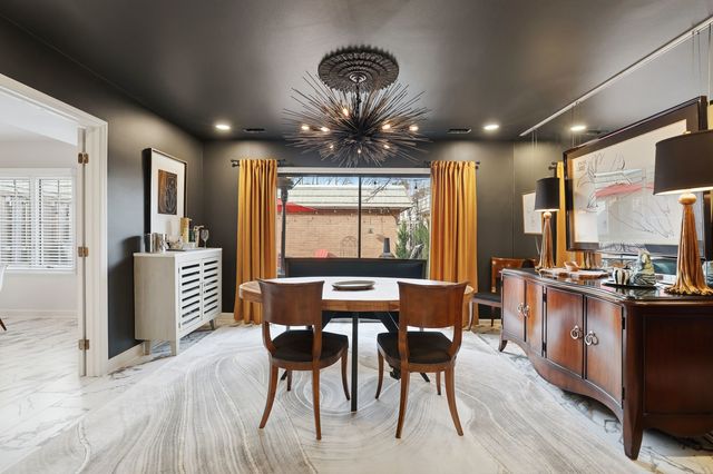 1475 Avignon Court, Highland Park, IL 60035