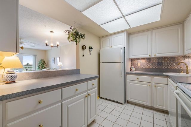 4900 BRITTANY DRIVE S 805, St Petersburg, FL 33715