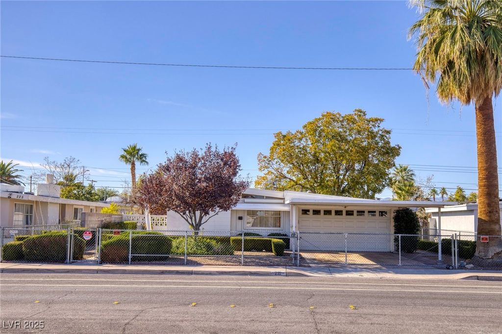 221 UPLAND Boulevard, Las Vegas, NV 89107