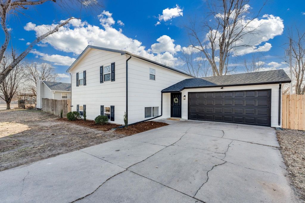 2415 E Evanston St, Park City, KS 67219