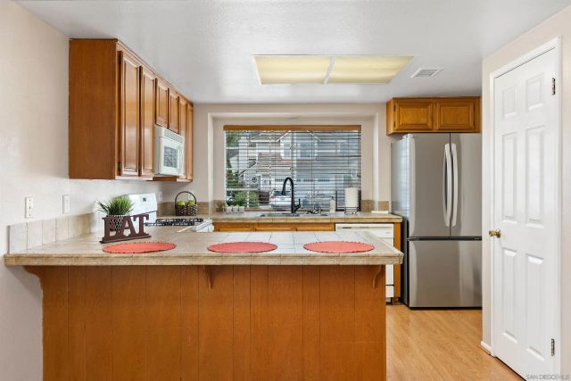 2435 Heatherwood Ct, Escondido, CA 92026
