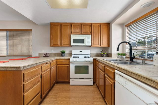 2435 Heatherwood Ct, Escondido, CA 92026