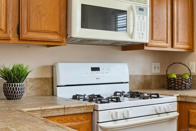 2435 Heatherwood Ct, Escondido, CA 92026