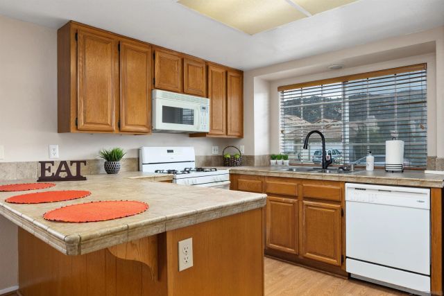 2435 Heatherwood Ct, Escondido, CA 92026