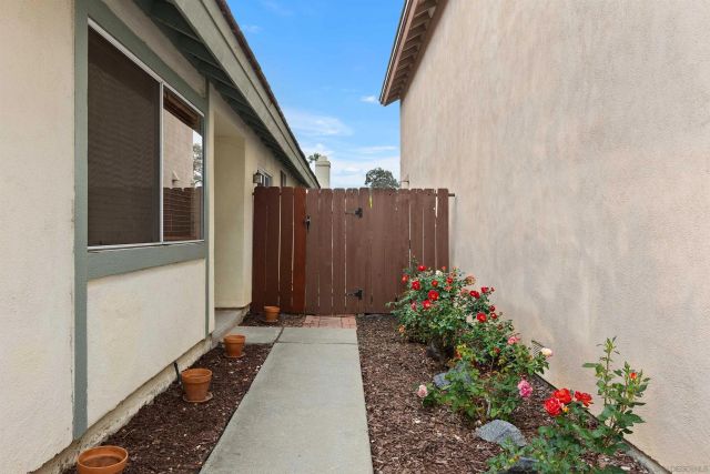 2435 Heatherwood Ct, Escondido, CA 92026