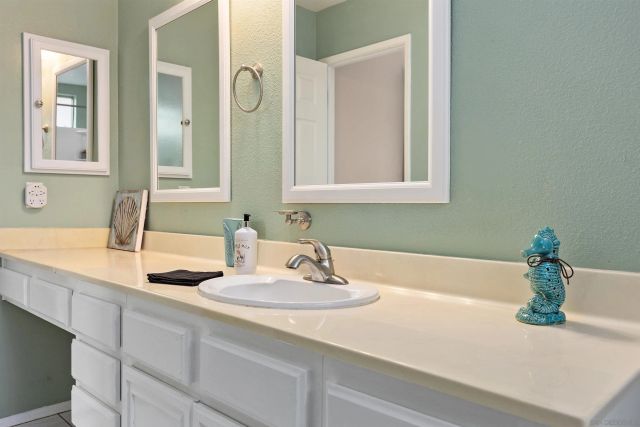 2435 Heatherwood Ct, Escondido, CA 92026