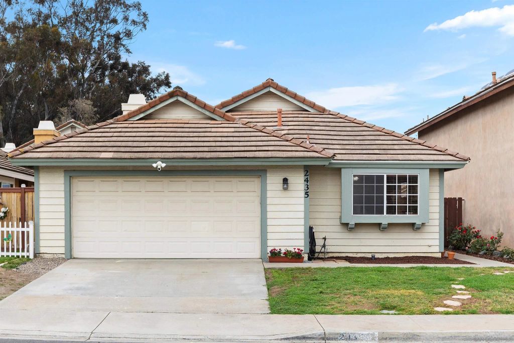 2435 Heatherwood Ct, Escondido, CA 92026