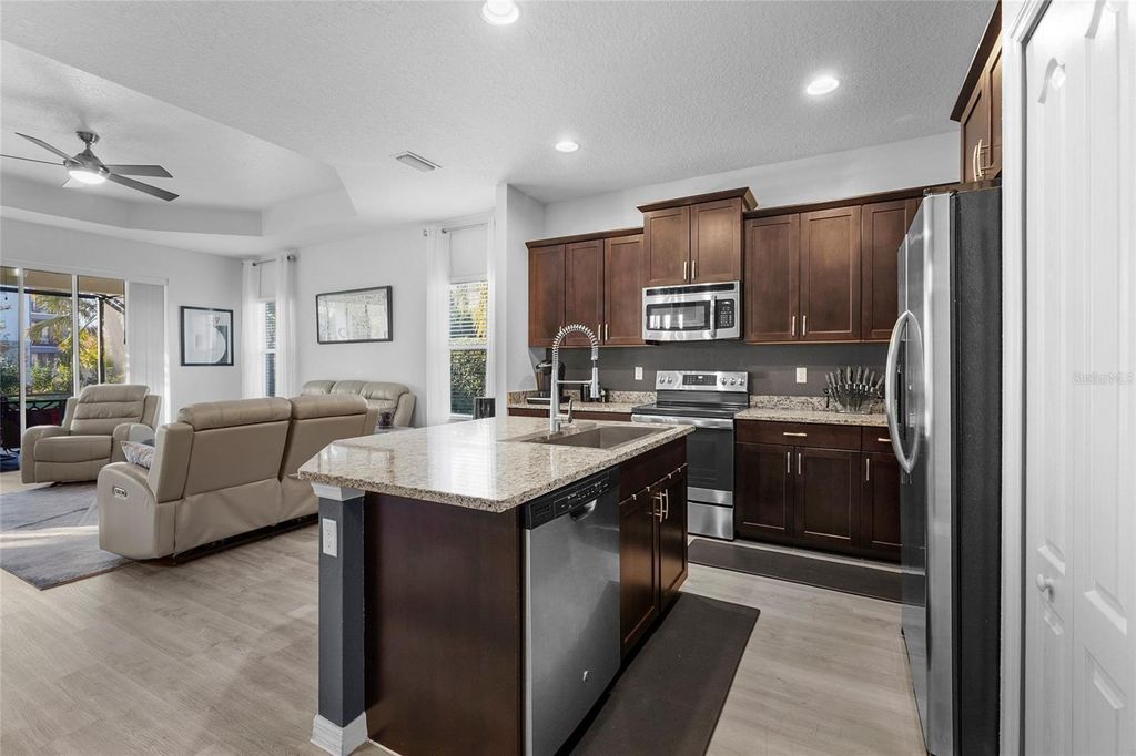 Image 13 of property listing at 1806 LAKE GEORGE COVE, Bradenton, FL 34211