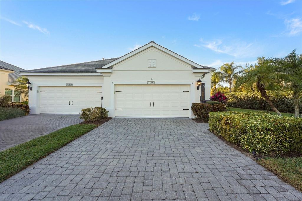Image 3 of property listing at 1806 LAKE GEORGE COVE, Bradenton, FL 34211