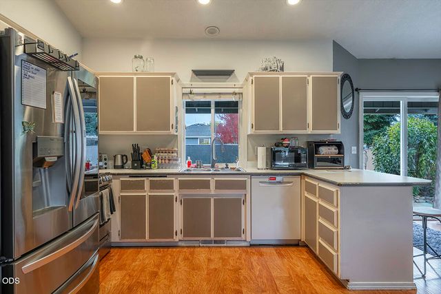 922 Hopkins Road, Central Point, OR 97502