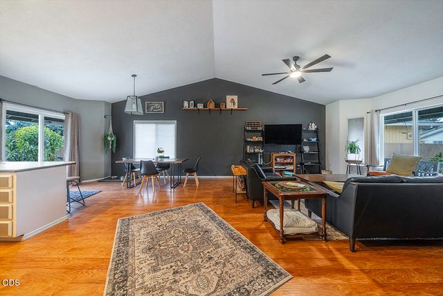 922 Hopkins Road, Central Point, OR 97502