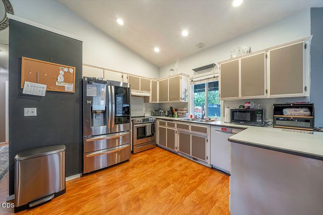 922 Hopkins Road, Central Point, OR 97502