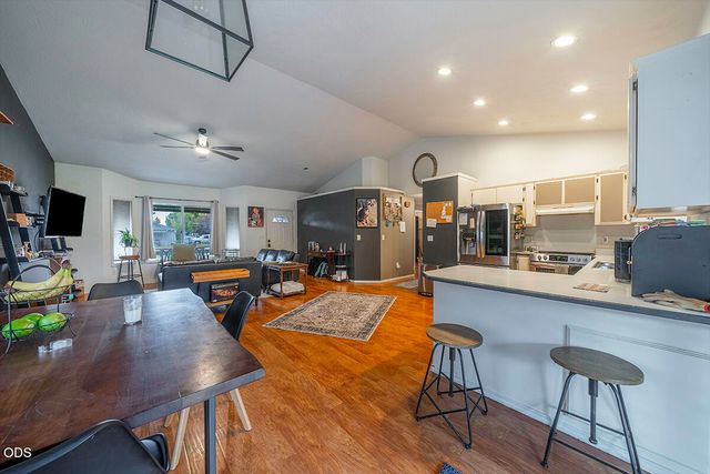 922 Hopkins Road, Central Point, OR 97502