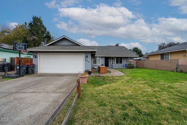 922 Hopkins Road, Central Point, OR 97502