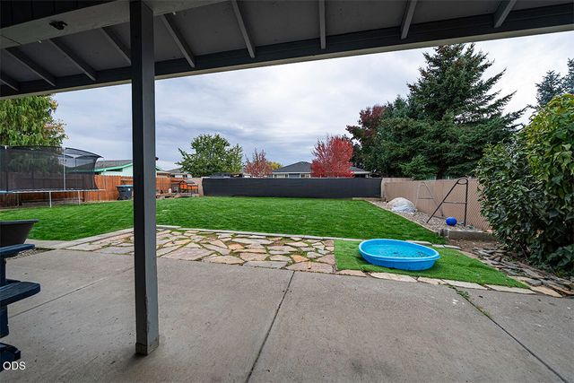 922 Hopkins Road, Central Point, OR 97502