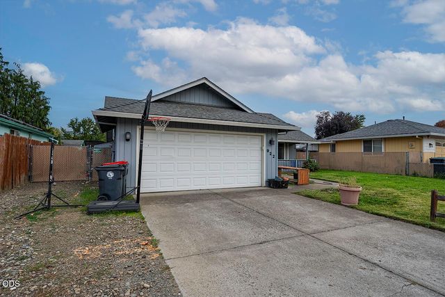 922 Hopkins Road, Central Point, OR 97502