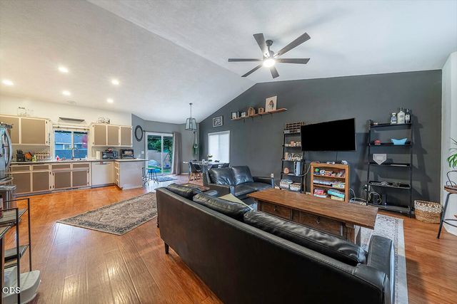 922 Hopkins Road, Central Point, OR 97502